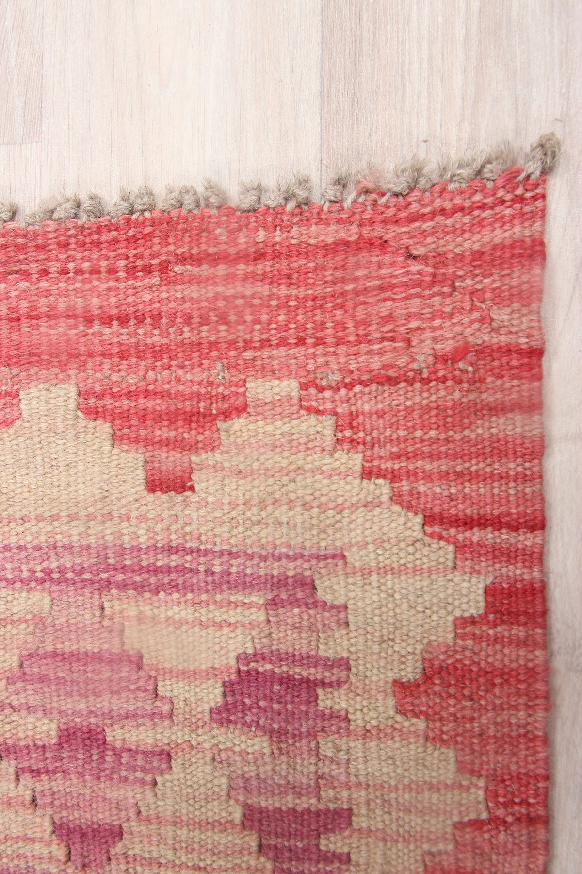 Pink and Red Kilim Rug with Light Border, 297 × 199 cm — view 10
