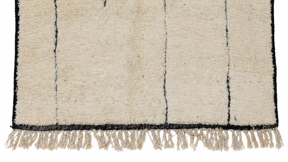 Fringe and edge detail of Cream Vintage Beni Ourain Rug with Grid and Center Diamond, 260 × 160 cm.