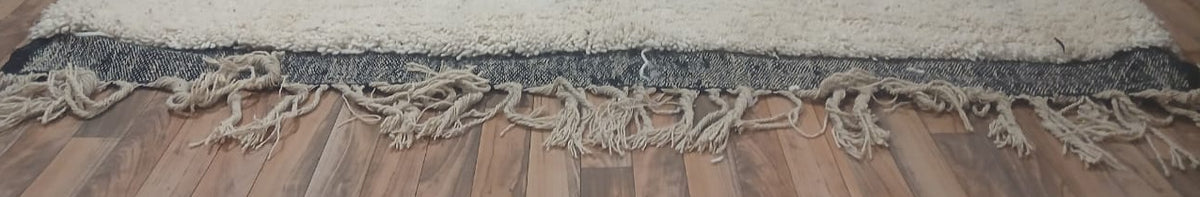 Fringe and edge detail of Cream Vintage Beni Ourain Rug with Dark Lines and End Borders, 286 × 210 cm.