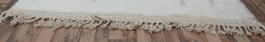 Fringe and edge detail of Cream Vintage Beni Ourain Rug with Light Line Grid, 244 × 158 cm.