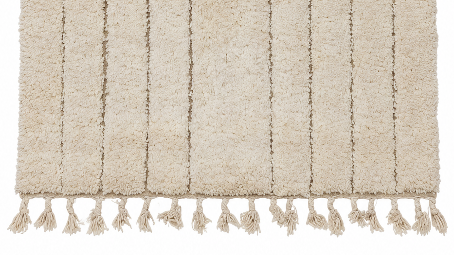 Fringe and edge detail of Cream and Taupe Vintage Beni Ourain Rug with Angled Lines, 247 × 148 cm.