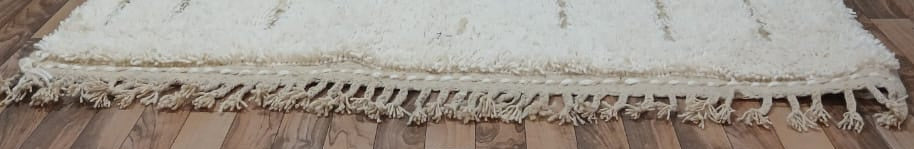 Fringe and edge detail of Cream and Taupe Vintage Beni Ourain Rug with Open Grid, 237 × 156 cm.