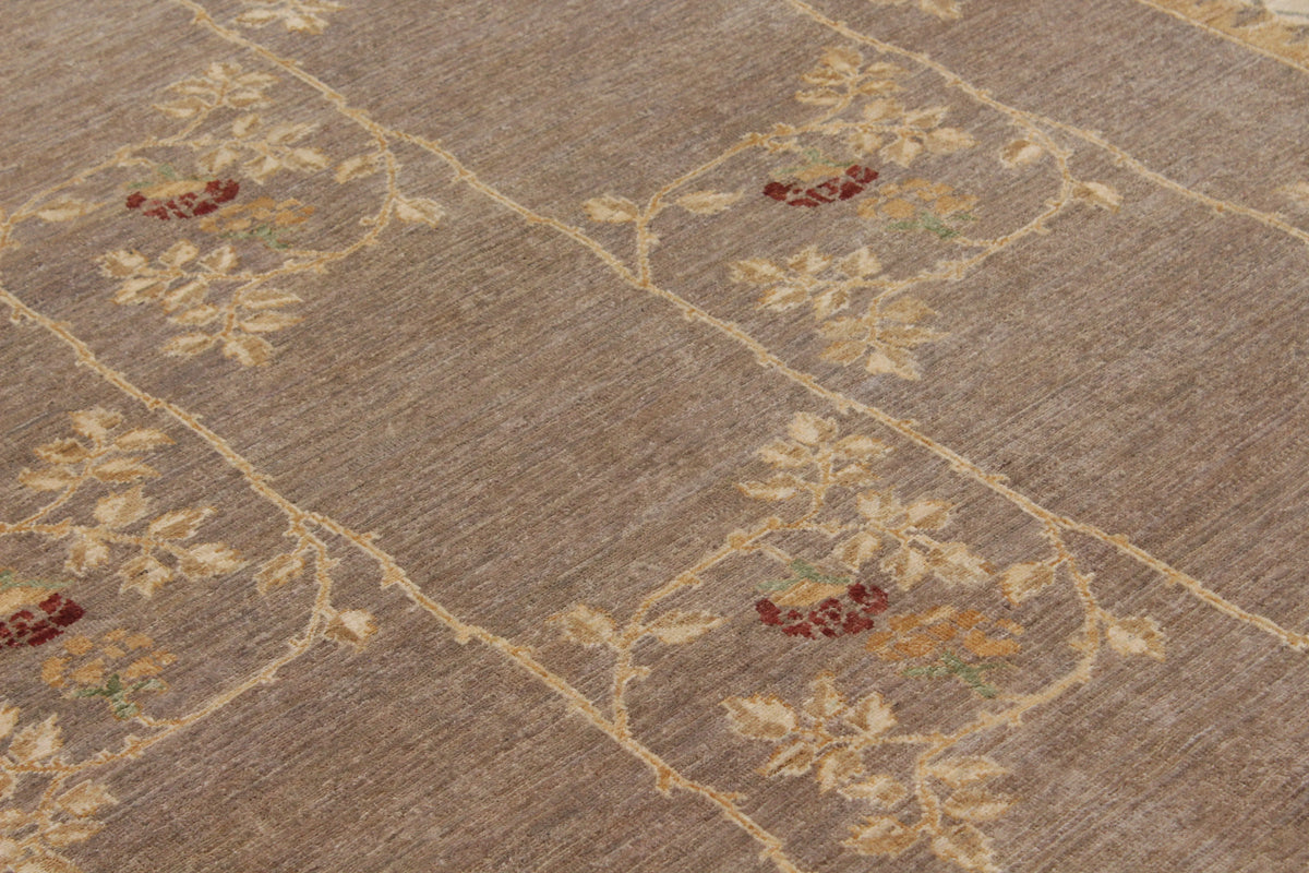 Taupe Ziegler Rug with a Light Border, 304 × 247 cm, view 4.