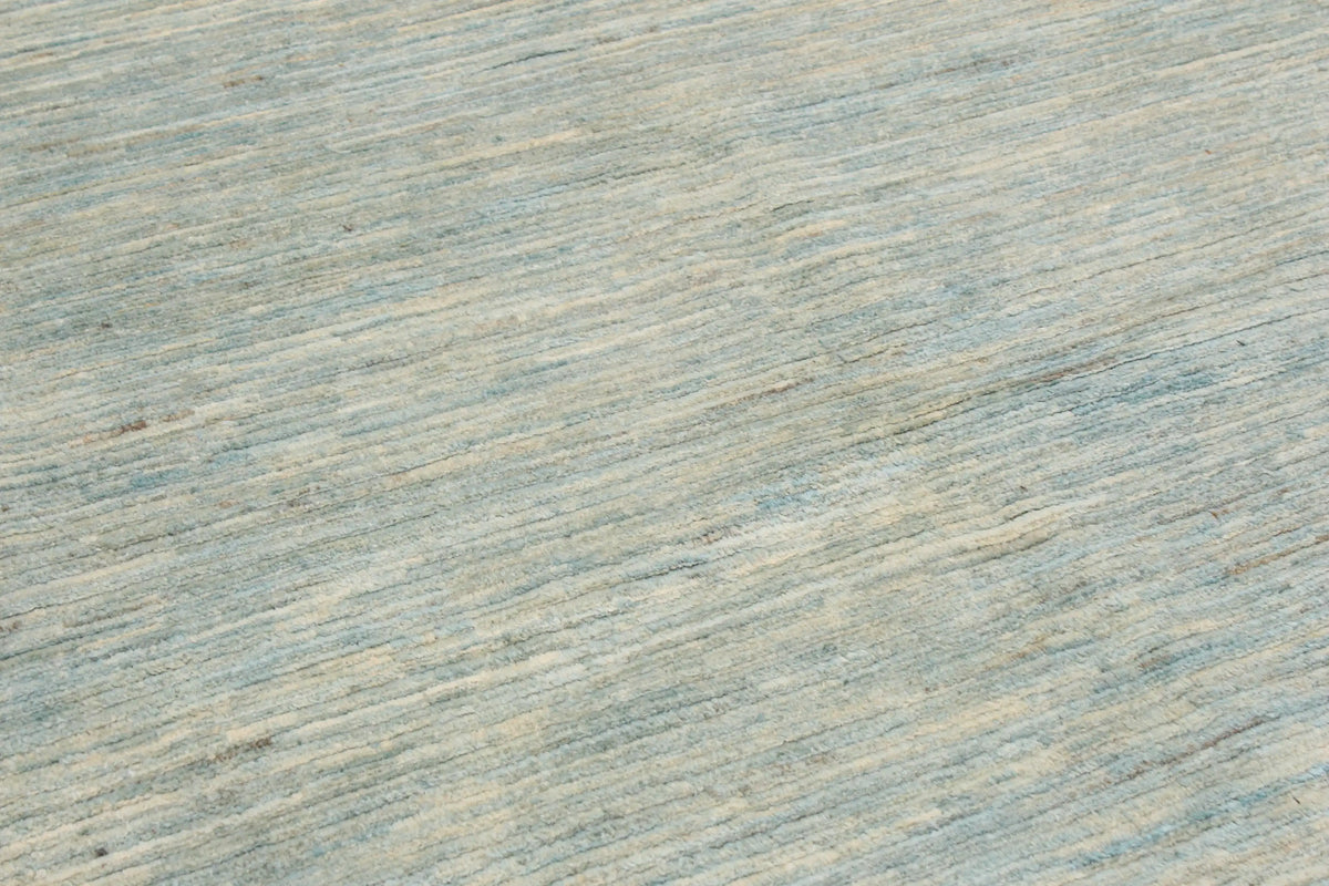 Large Light Blue Wool Rug with Tonal Variation, 383 × 290 cm, view 4.