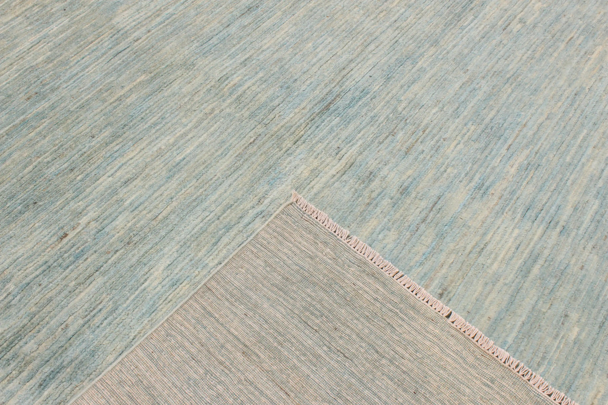 Large Light Blue Wool Rug with Tonal Variation, 383 × 290 cm, view 5.