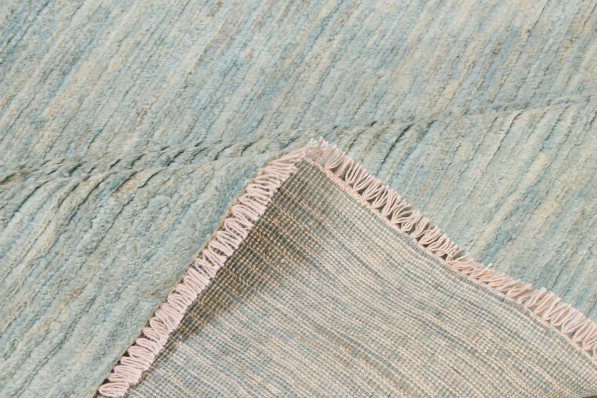 Large Light Blue Wool Rug with Tonal Variation, 383 × 290 cm, view 8.