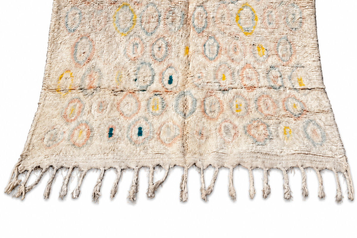 Edge detail of Cream Vintage Moroccan Rug with Yellow Geometric Motifs, 300 × 200 cm.
