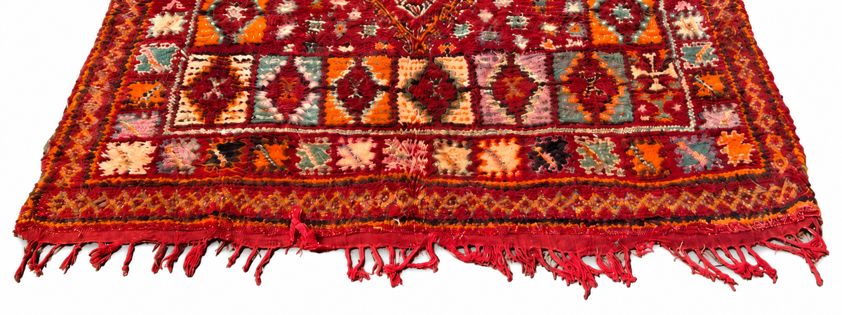 Edge detail of Red Vintage Moroccan Rug with Ornamental Medallion, 430 × 210 cm.