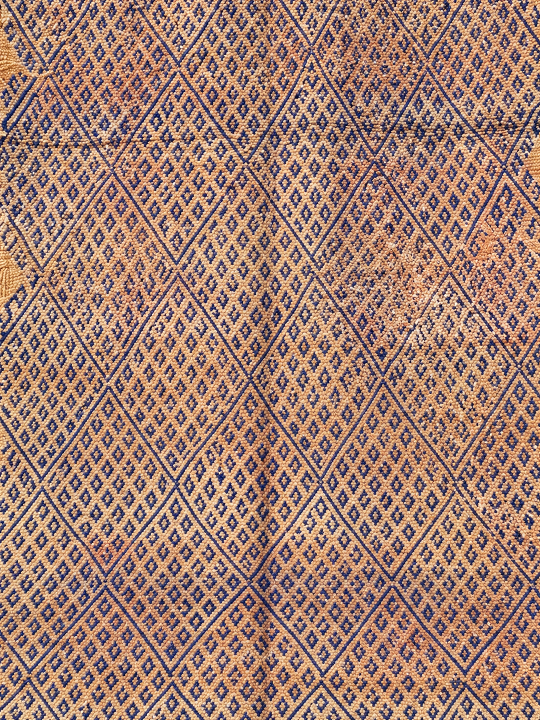 Detail of Light Vintage Moroccan Rug with Beige and Gray Pattern, 330 × 200 cm.