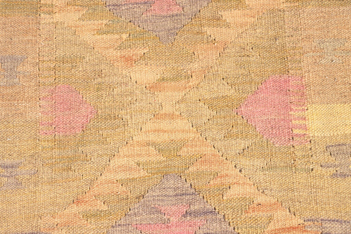 Beige and Pink Diamond Kilim Runner, 295 × 77 cm — detail 2