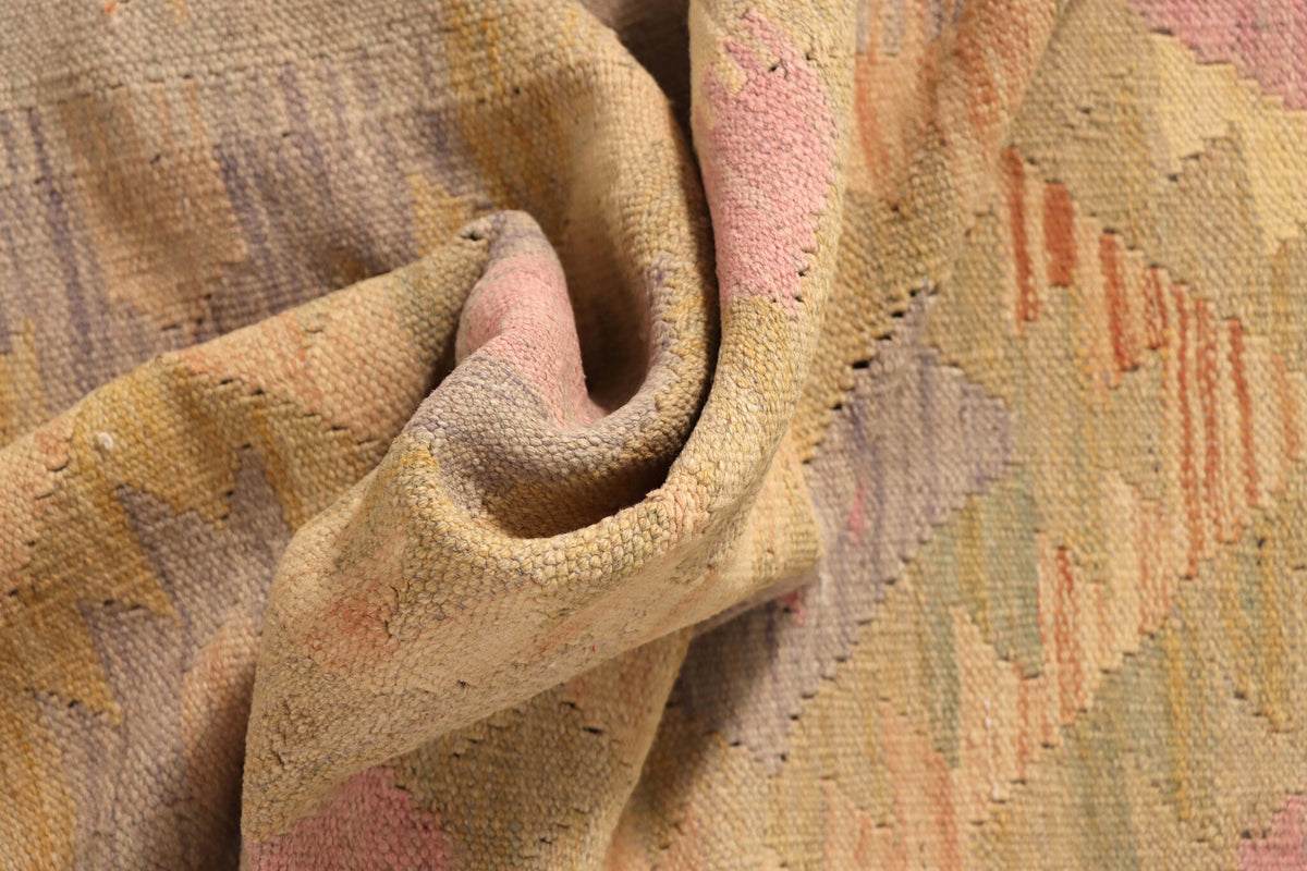 Beige and Pink Diamond Kilim Runner, 295 × 77 cm — detail 3