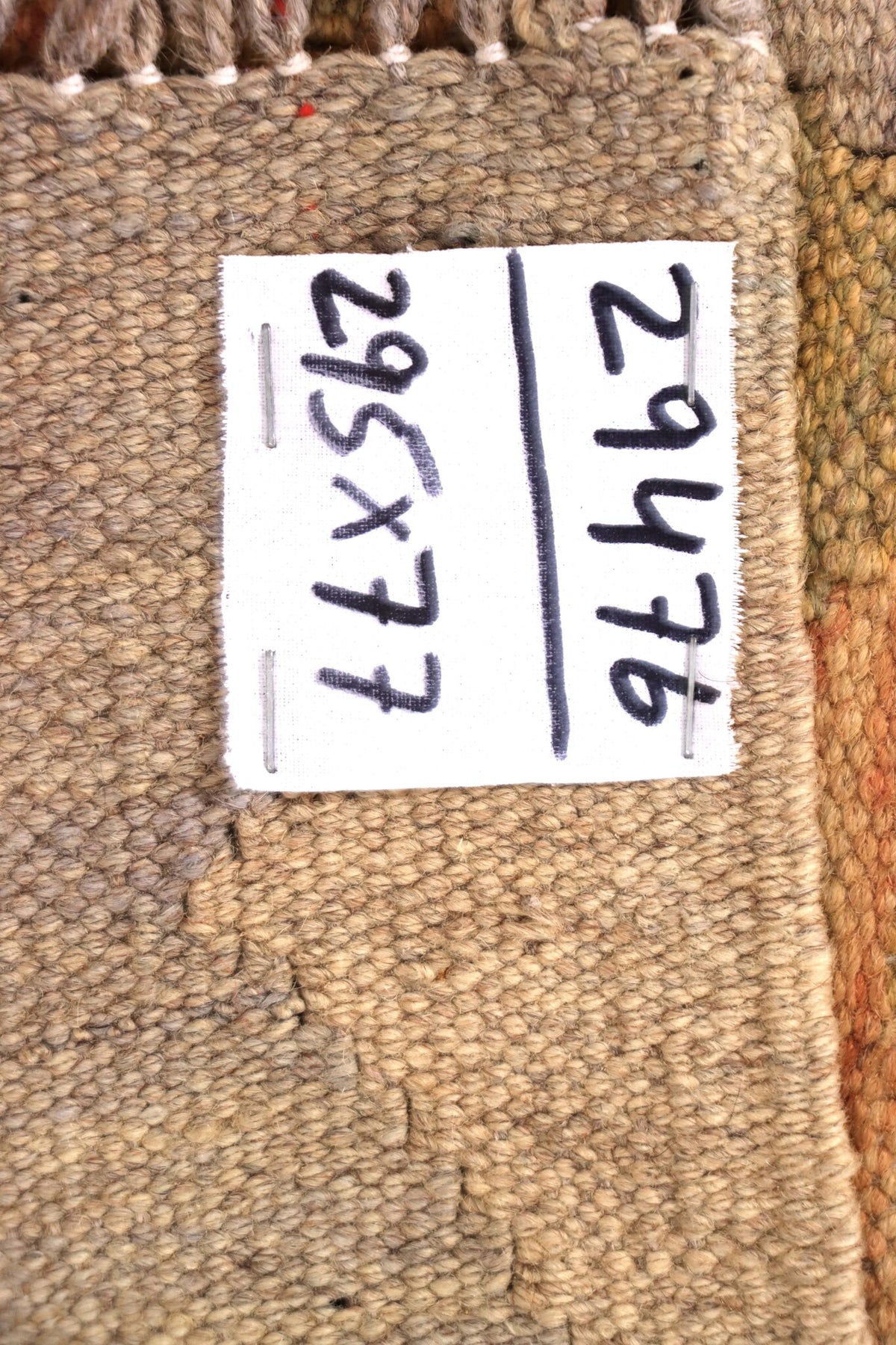 Beige and Pink Diamond Kilim Runner, 295 × 77 cm — detail 4