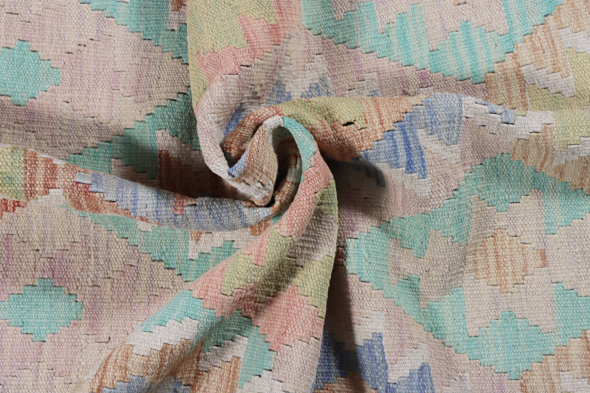 Pastel Large Diamond Kilim Rug, 176 × 127 cm — view 6
