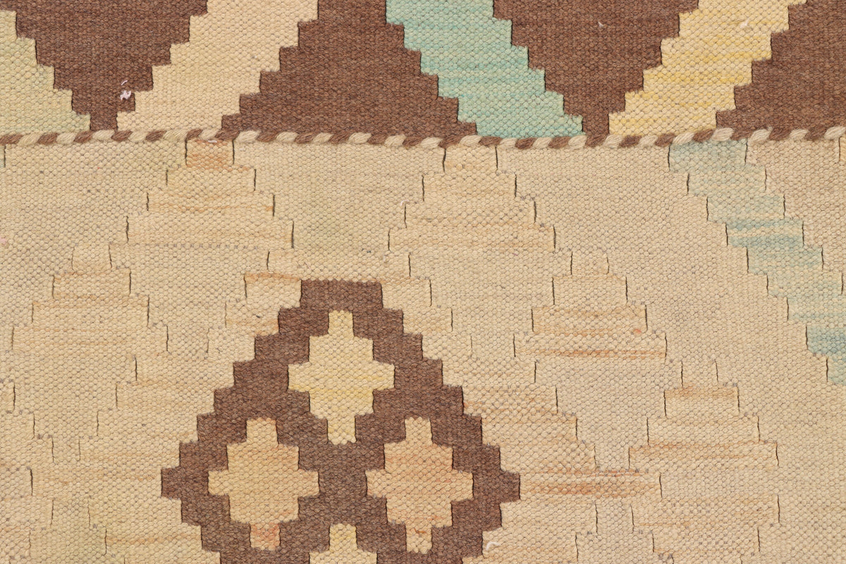 Beige Stripe and Triangle Kilim Rug, 195 × 150 cm — view 3