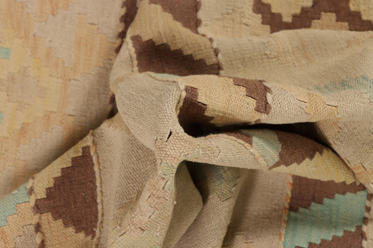Beige Stripe and Triangle Kilim Rug, 195 × 150 cm — view 4