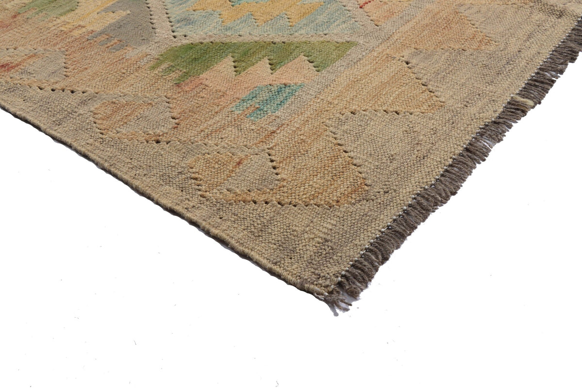 Light Pastel Diamond Kilim Rug, 196 × 146 cm — view 3