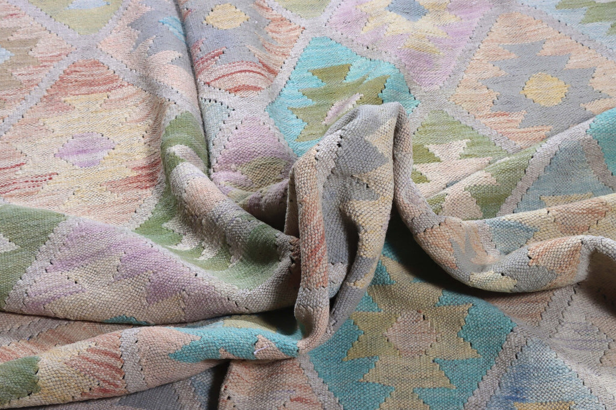 Light Pastel Diamond Kilim Rug, 196 × 146 cm — view 5