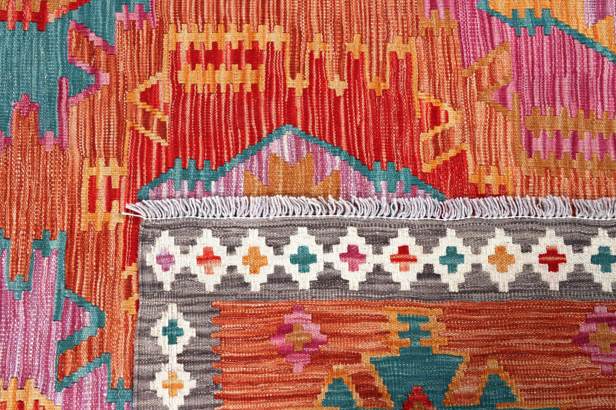 Colorful Elongated Medallion Kilim Rug, 196 × 152 cm — view 4