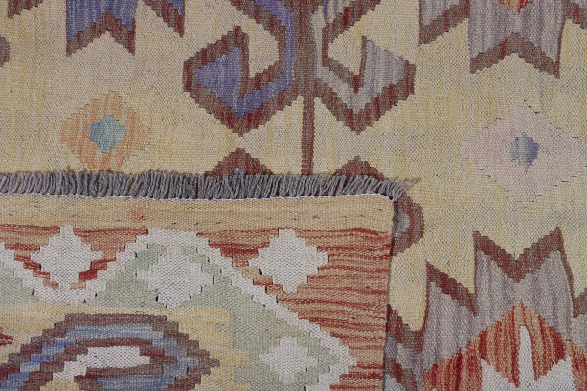 Bold Geometric Motif Kilim Rug, 197 × 144 cm — view 4