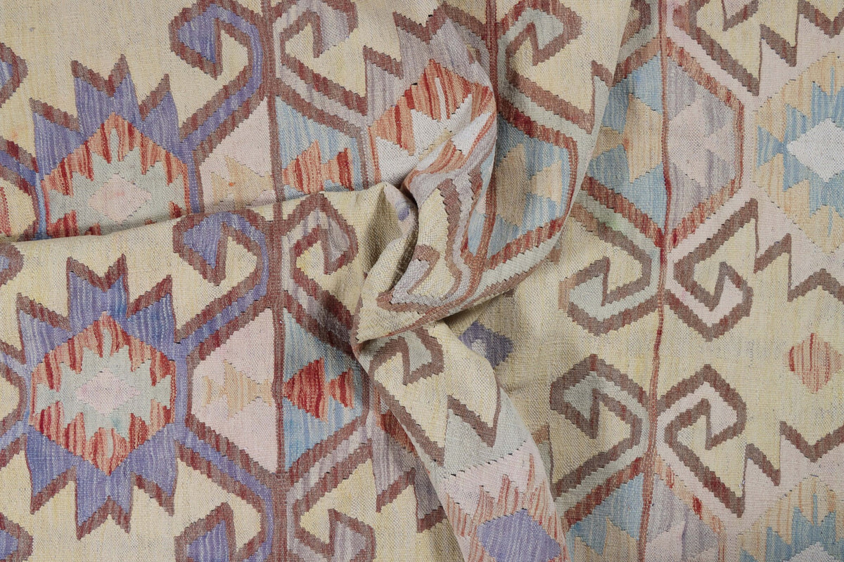 Bold Geometric Motif Kilim Rug, 197 × 144 cm — view 5