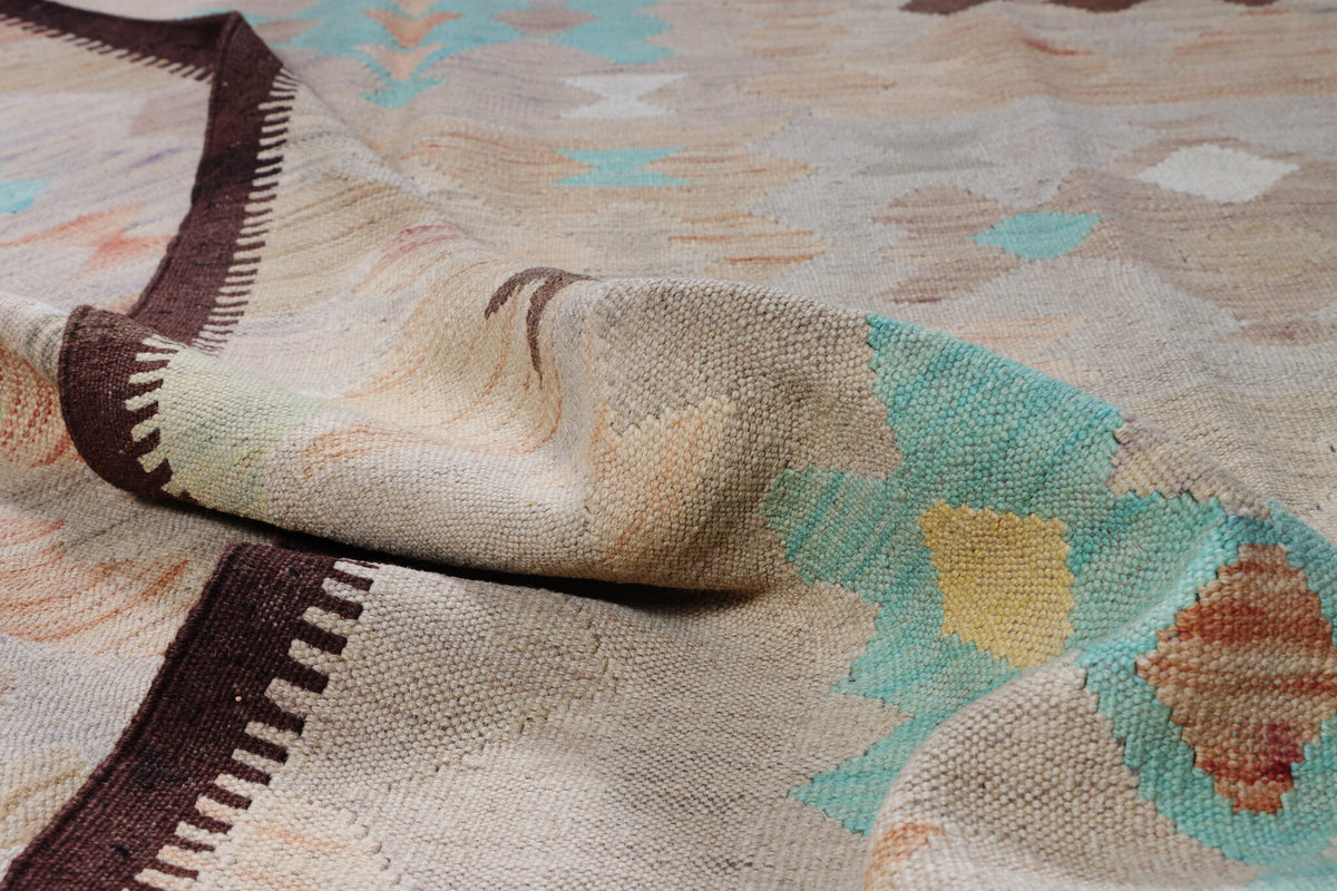 Beige Small Motif Kilim Rug, 197 × 146 cm — view 5