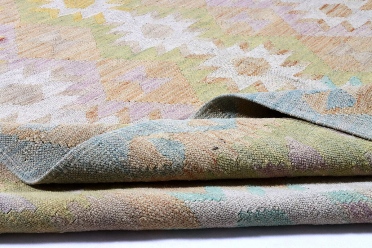 Green Kilim Rug with Light Jagged Diamonds, 198 × 146 cm — view 5
