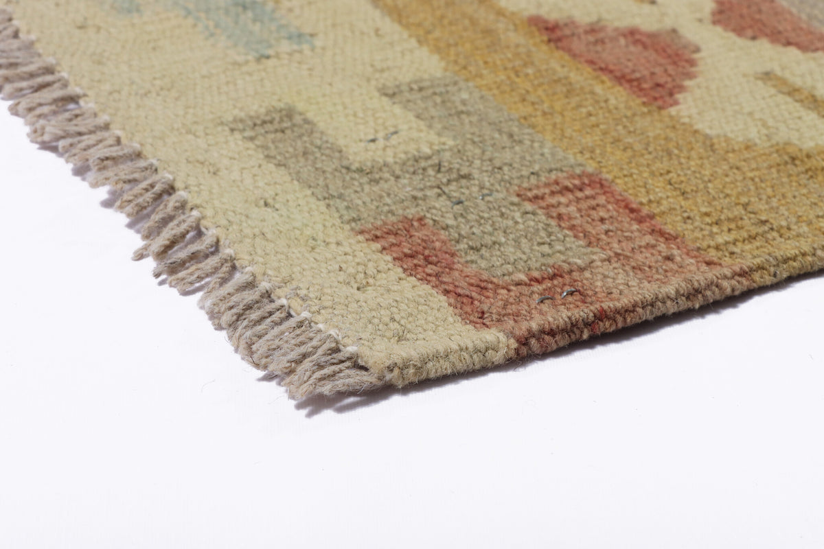 Natural Tone Medallion Kilim Rug, 200 × 147 cm — view 3