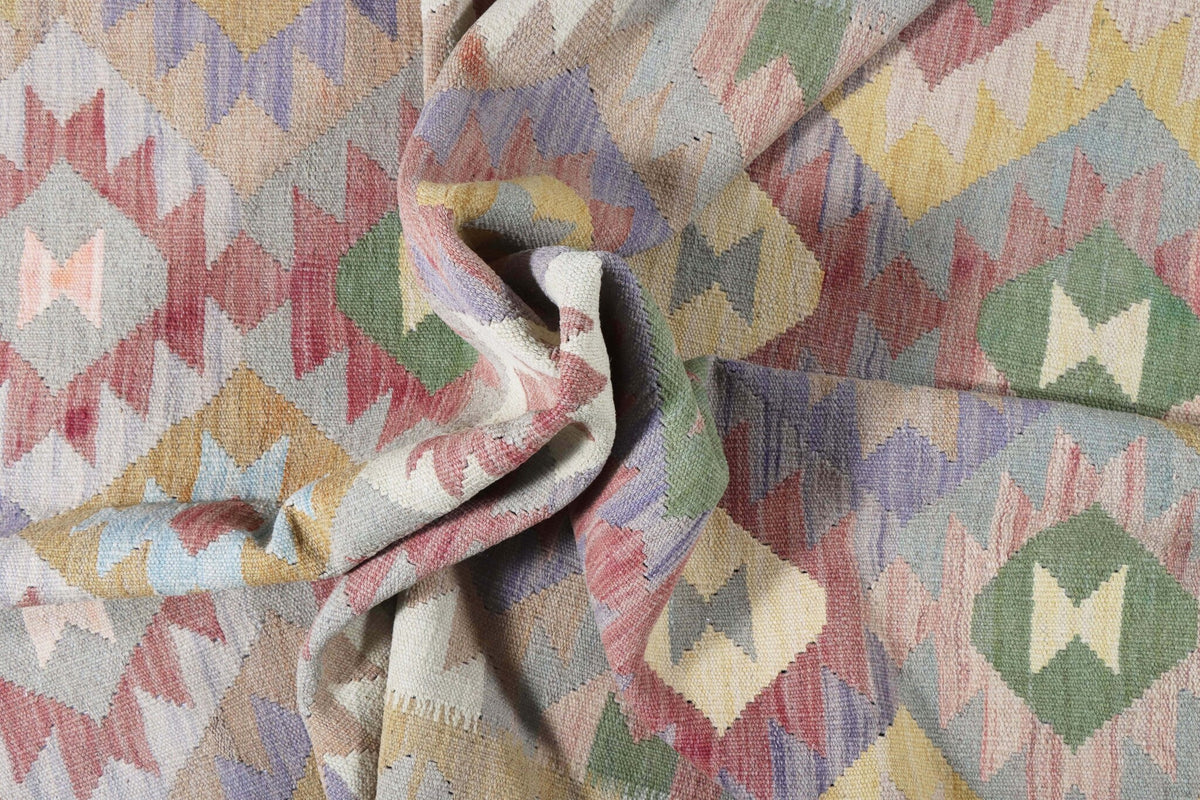 Natural Tone Medallion Kilim Rug, 200 × 147 cm — view 5
