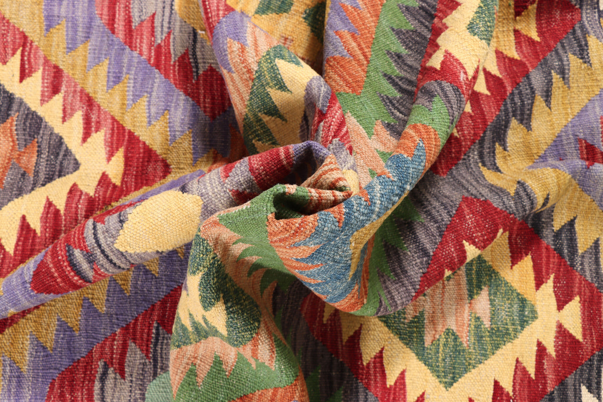 Colorful Large Diamond Kilim Rug, 203 × 147 cm — view 4