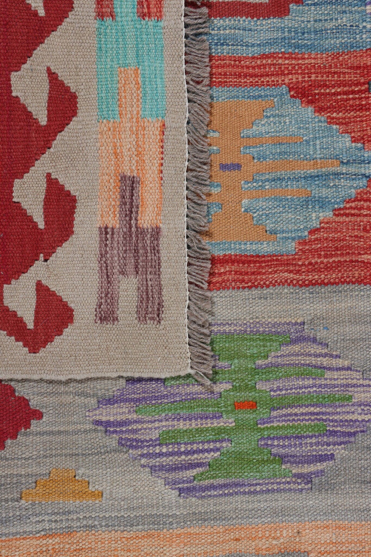Red Stripe and Medallion Kilim Rug, 250 × 175 cm — view 5