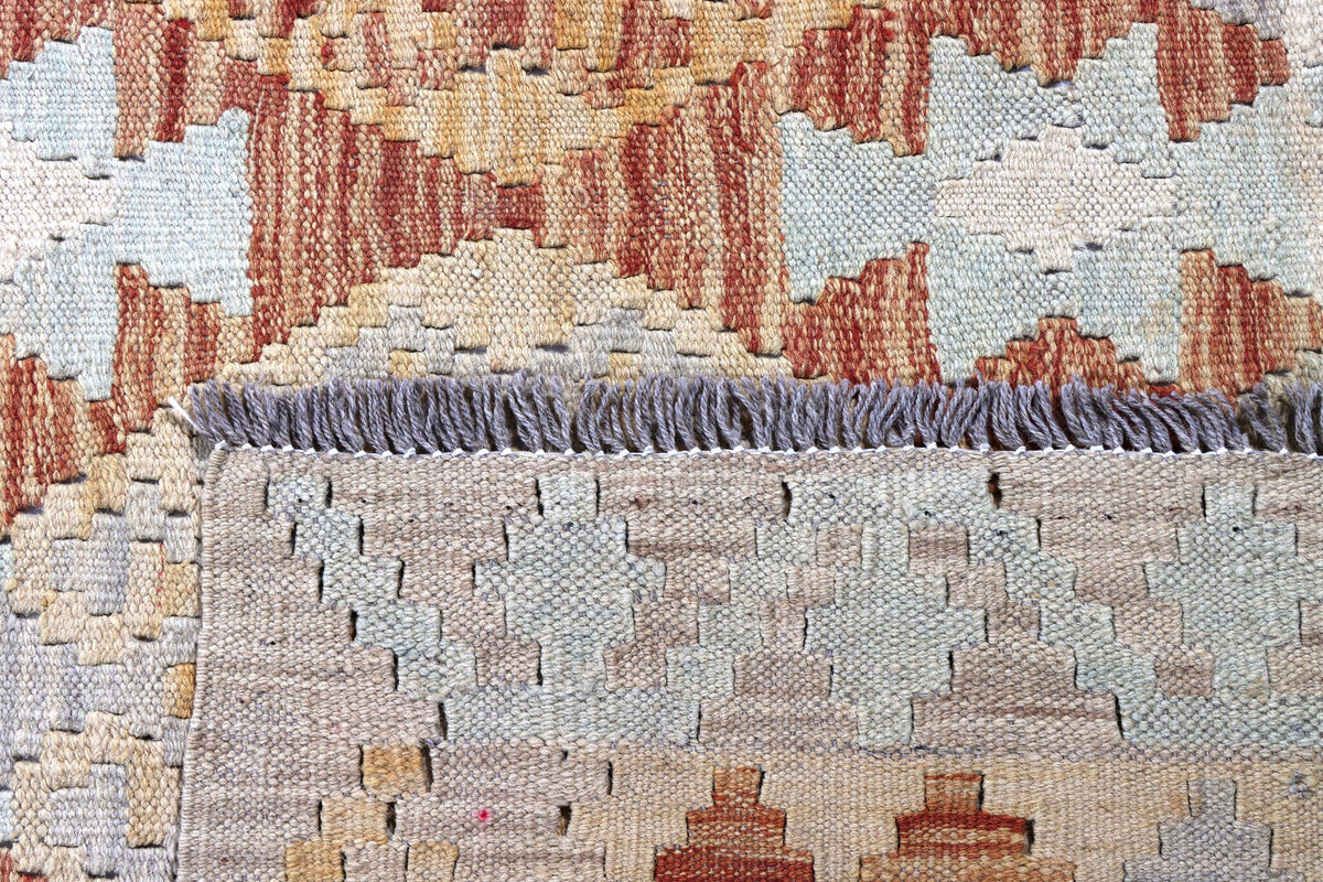 Light Colorful Medallion Kilim Rug, 286 × 191 cm — view 3