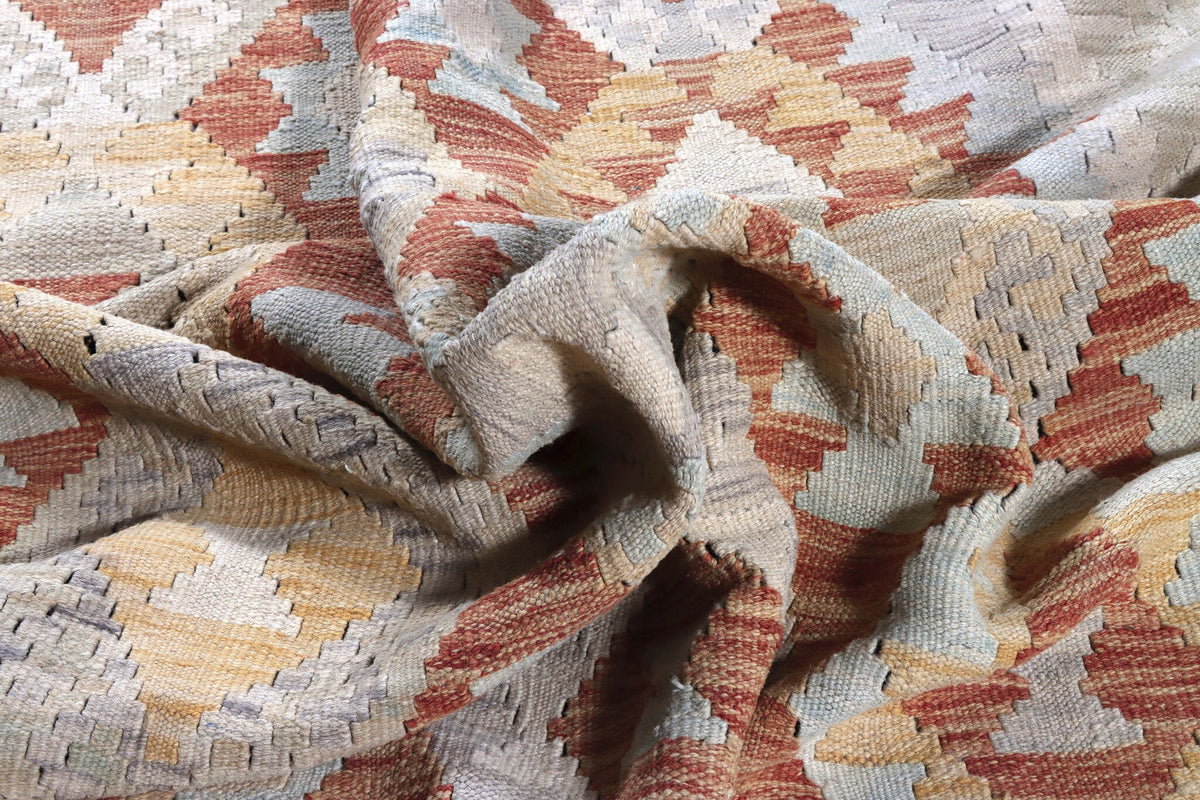 Light Colorful Medallion Kilim Rug, 286 × 191 cm — view 5