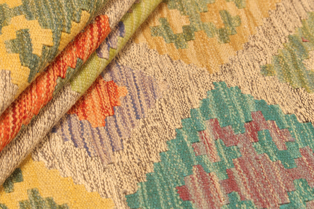 Light Ground Diamond Grid Kilim Rug, 298 × 196 cm — view 3