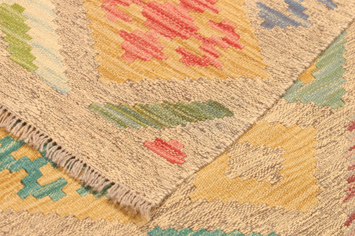 Light Ground Diamond Grid Kilim Rug, 298 × 196 cm — view 6