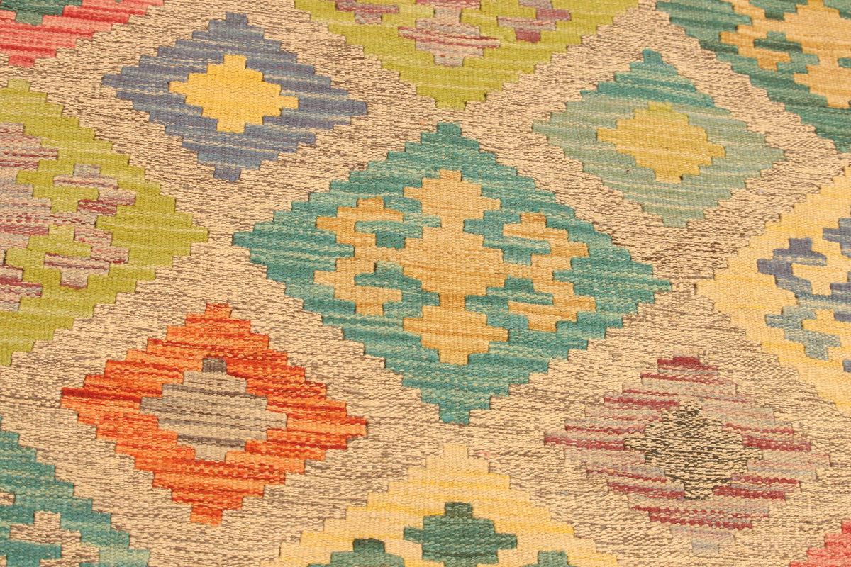Light Ground Diamond Grid Kilim Rug, 298 × 196 cm — view 7