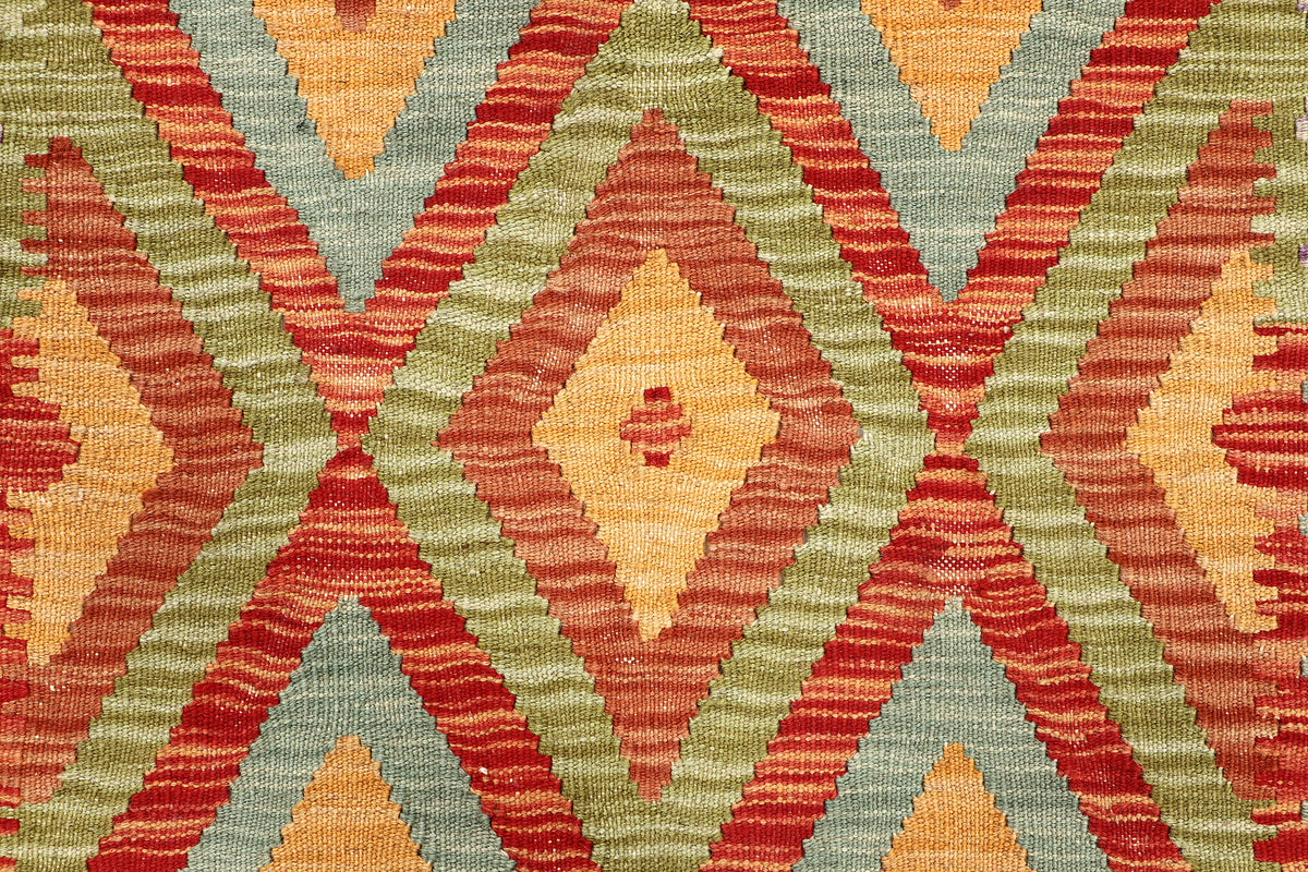 Red and Green Diamond Kilim Rug, 177 × 127 cm — view 4