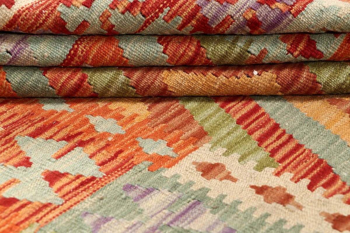 Red and Green Diamond Kilim Rug, 177 × 127 cm — view 5