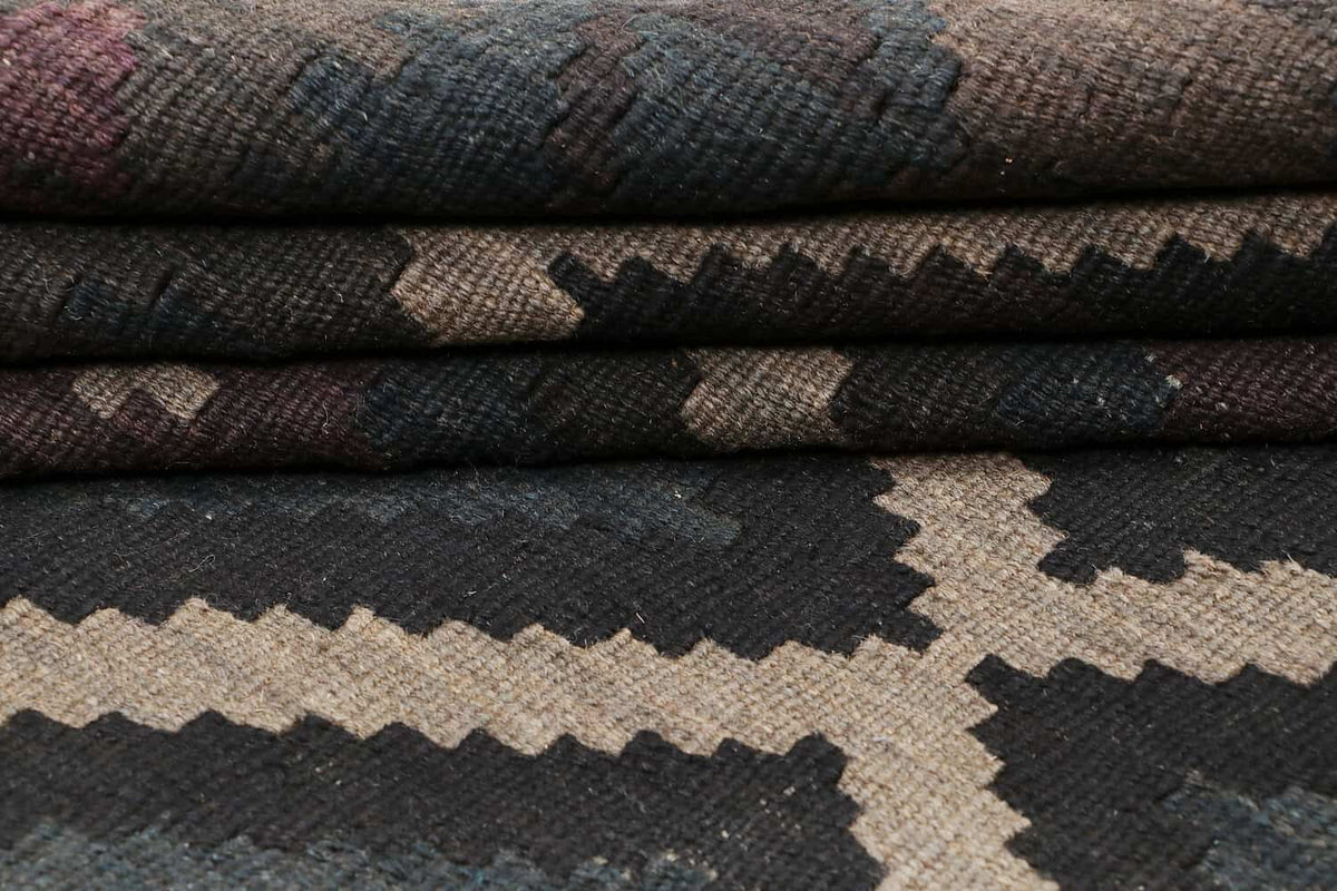 Dark Kilim Rug with Light Diamond Outlines, 202 × 150 cm — view 5