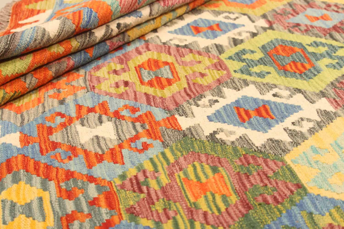 Small Multicolor Diamond Kilim Rug, 288 × 206 cm — view 7