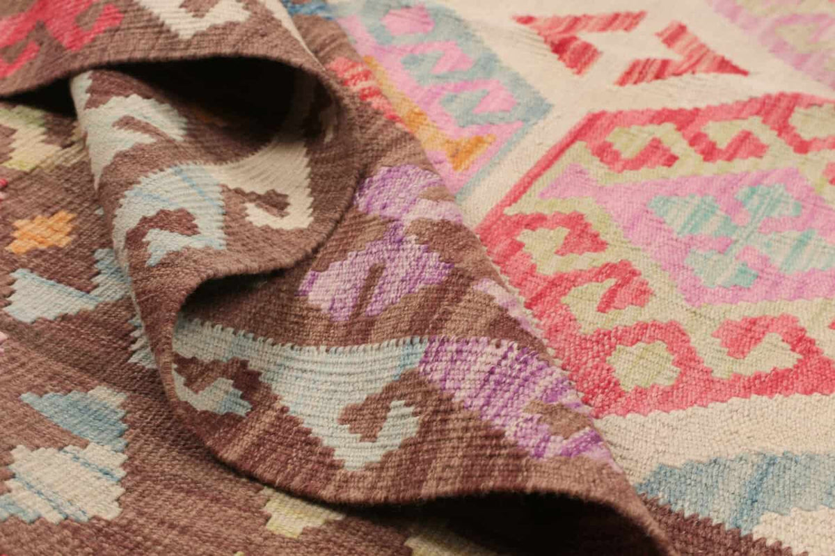 Kilim Rug with Red Border and Light Center, 296 × 200 cm — view 5