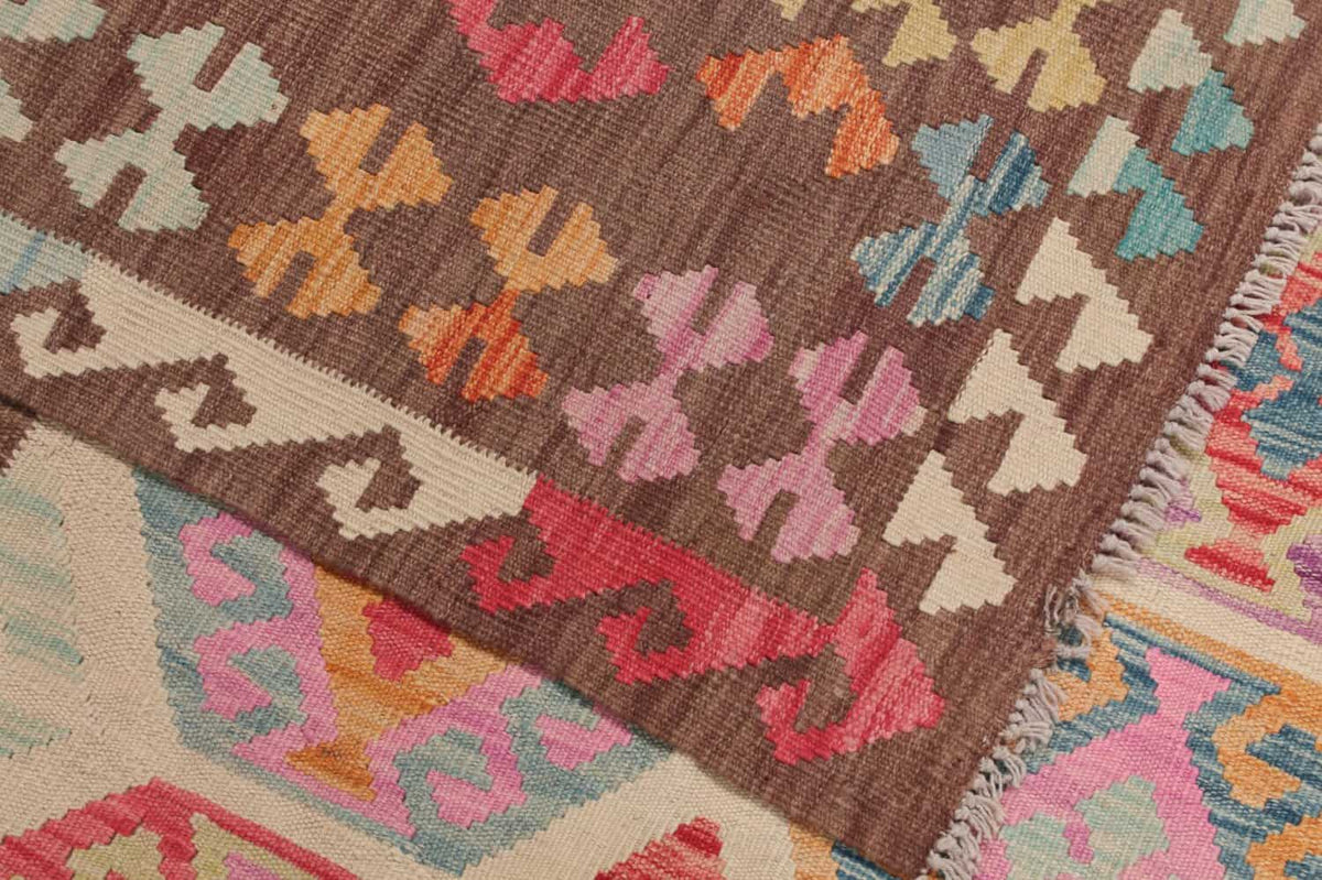 Kilim Rug with Red Border and Light Center, 296 × 200 cm — view 6