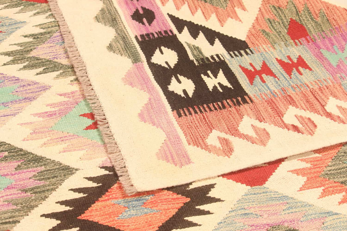 Light Kilim Rug with Pink and Green Diamonds, 298 × 192 cm — view 6
