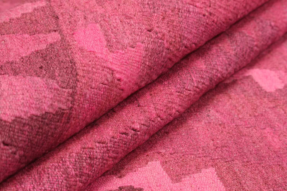 Bright Pink Fine Diamond Kilim Rug, 298 × 200 cm — view 3