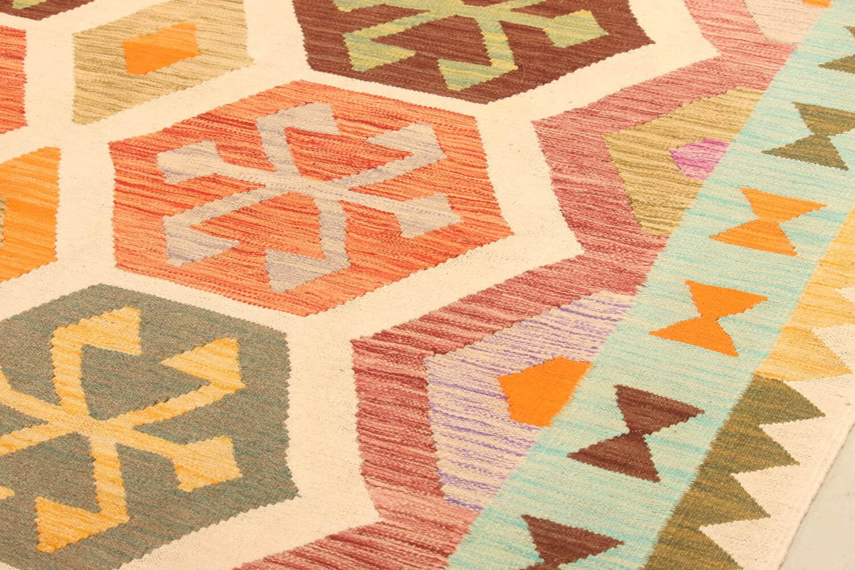 Hexagonal Medallion Kilim Rug, 302 × 192 cm — view 4