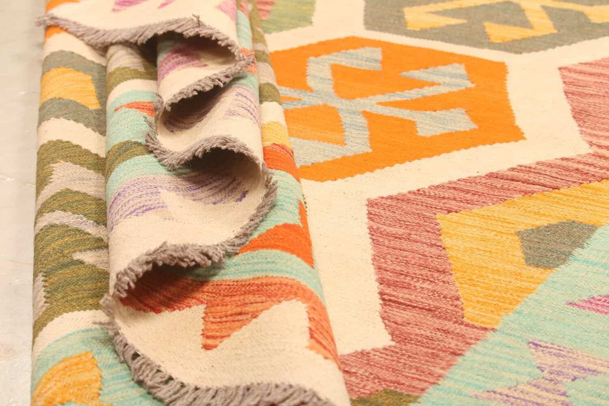 Hexagonal Medallion Kilim Rug, 302 × 192 cm — view 5