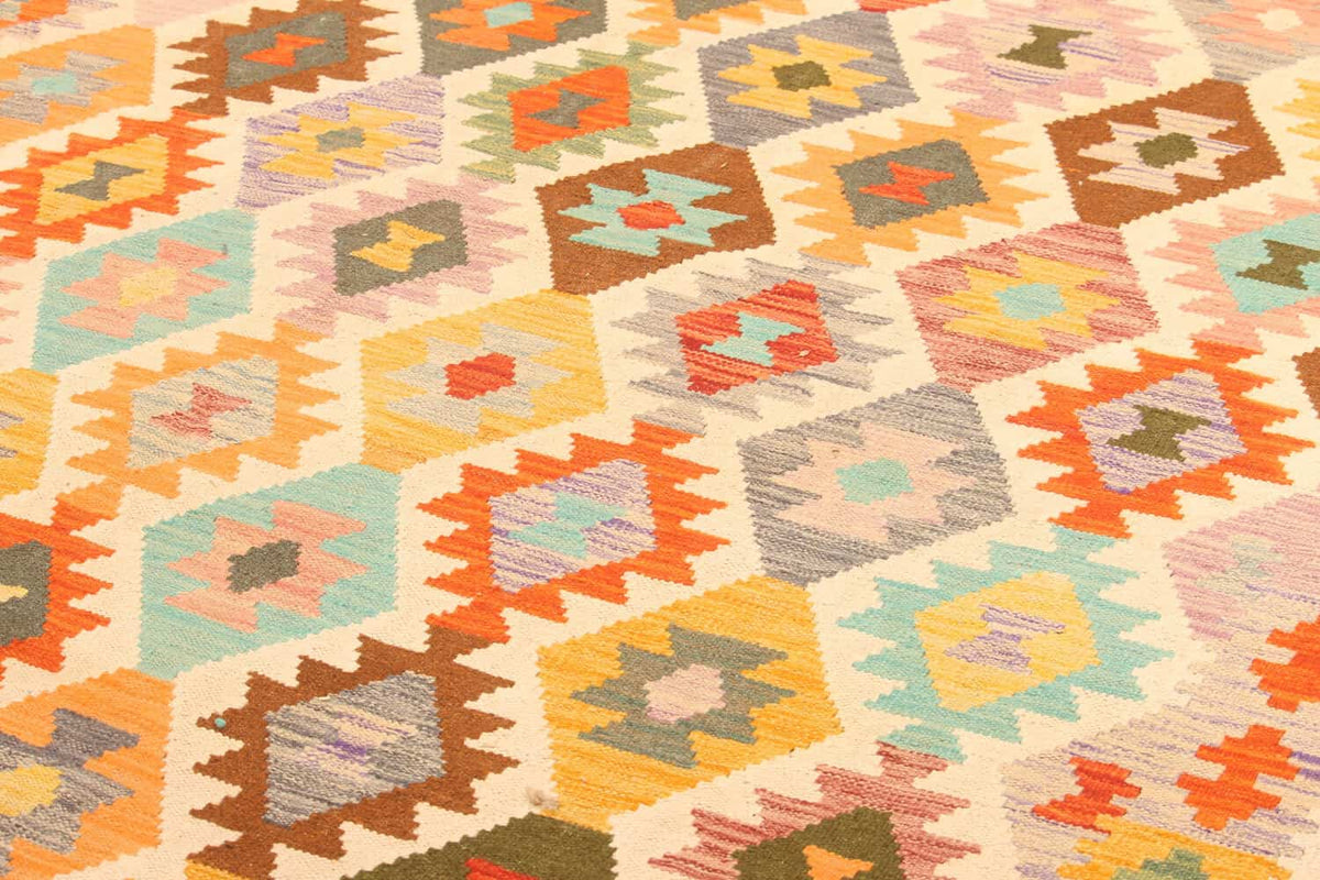 Light Kilim Rug with Jagged Diamonds, 310 × 203 cm — view 3