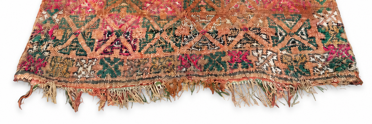 Edge detail of Pink Vintage Moroccan Rug with Dense Geometric Pattern, 320 × 190 cm.