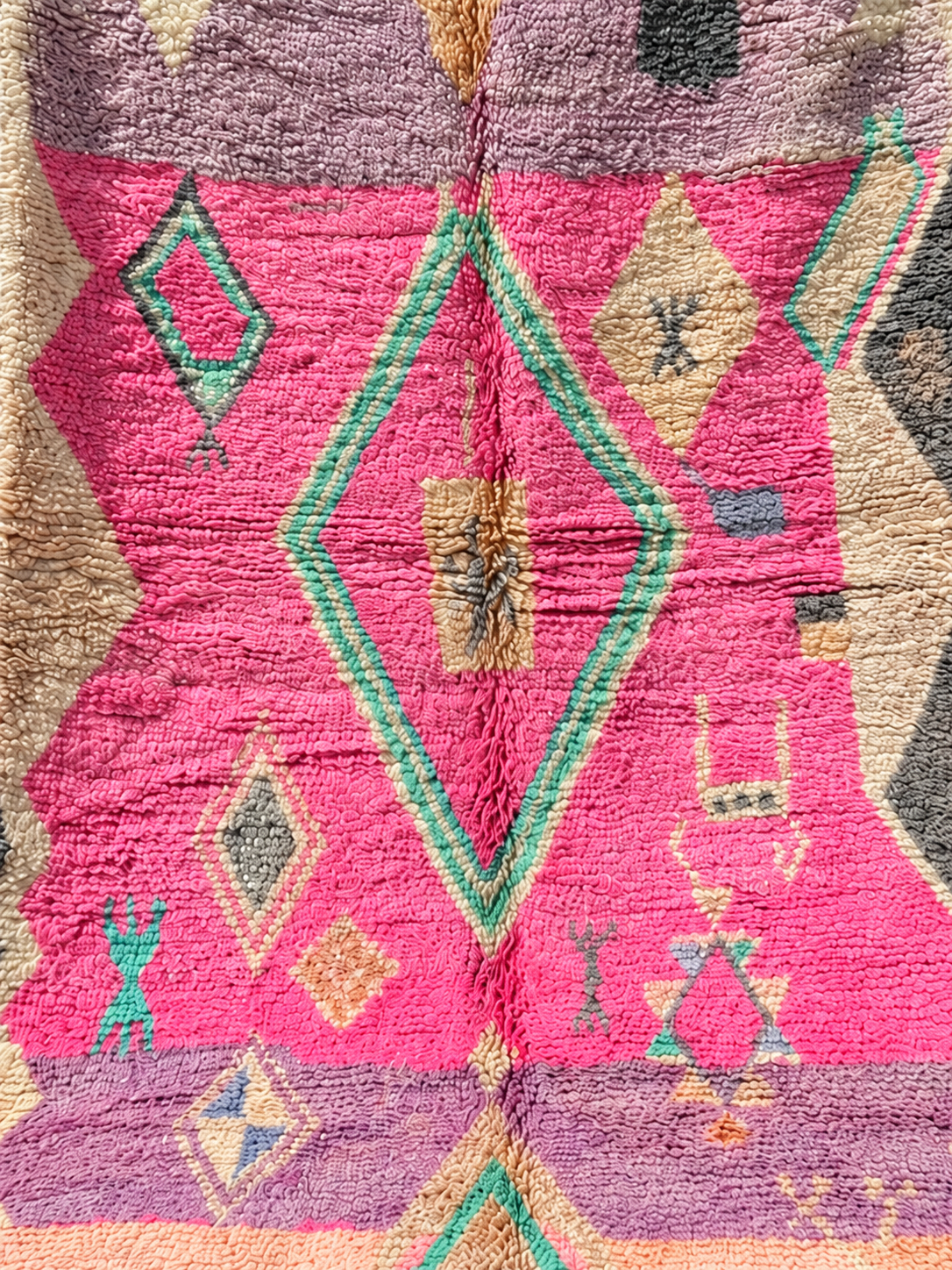 Detail of Pink Vintage Moroccan Rug with Large Green Diamond, 245 × 150 cm.