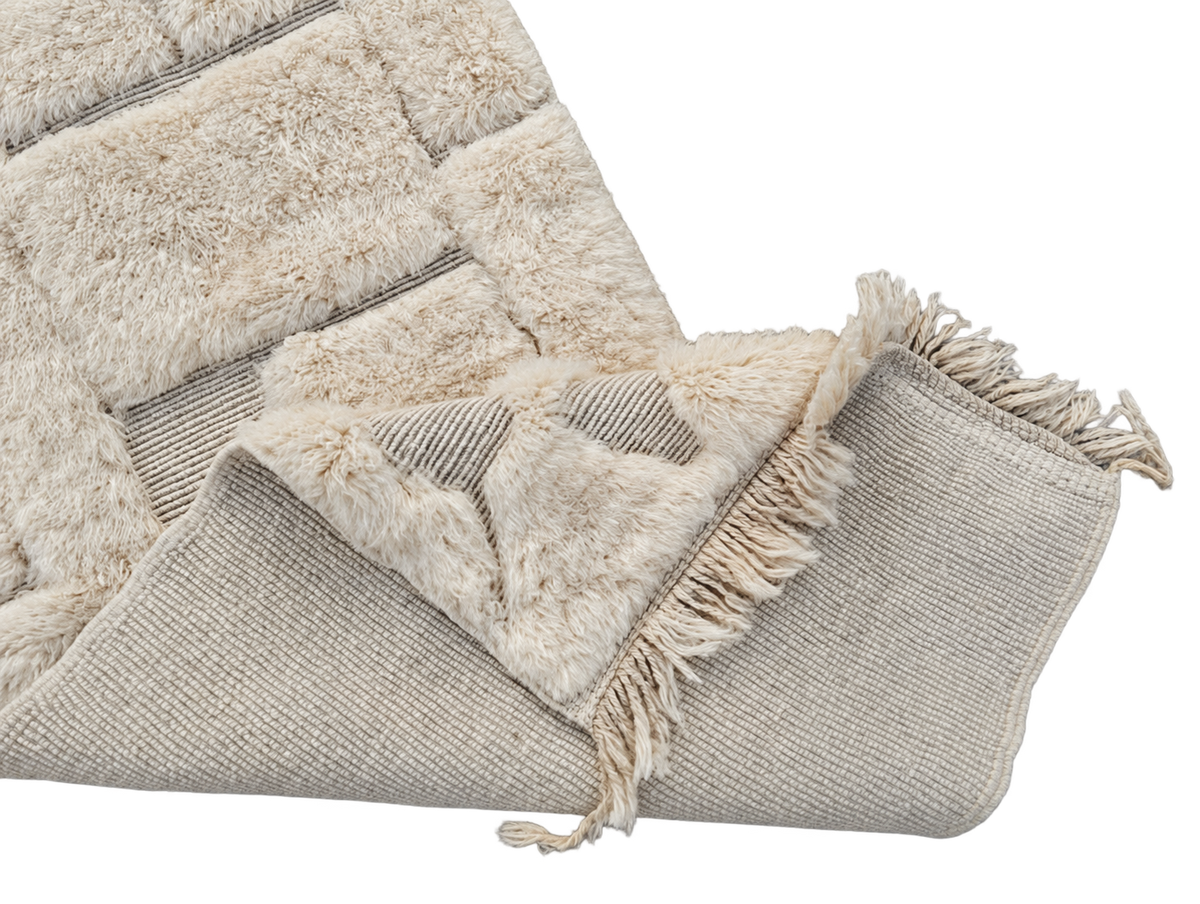 Detail of Natural White Moroccan Runner with Relief Pattern, 445 × 78 cm.