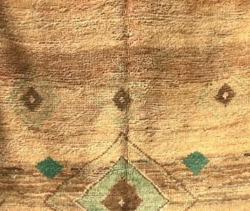 Detail of Beige Vintage Moroccan Rug with Green Center Diamond, 290 × 146 cm.